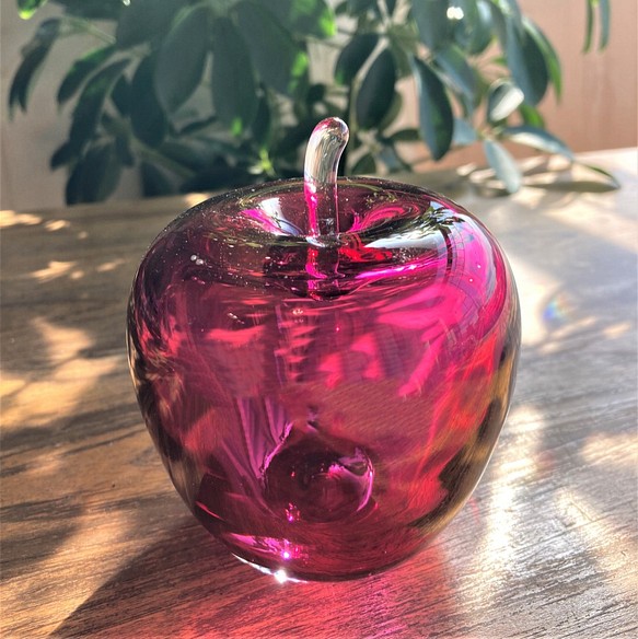 ガラスのリンゴ ルビー 立体・オブジェ がらす屋 通販｜Creema(クリーマ)