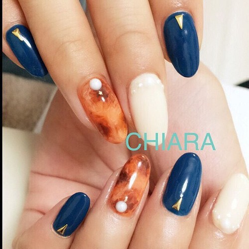 No 4 べっ甲ネイビーアート 秋冬ネイル 上品 ゴールド ホワイト スタッズ ネイルチップ ネイルシール 大人のネイル Chiaranails 通販 Creema クリーマ ハンドメイド 手作り クラフト作品の販売サイト