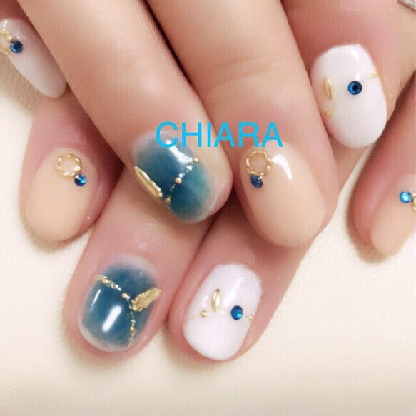 No 30 おしゃれフェザーネイル ブルー ベージュ おしゃれ お出かけ ネイルチップ ネイルシール 大人ネイルチップ Chiaranails 通販 Creema クリーマ ハンドメイド 手作り クラフト作品の販売サイト