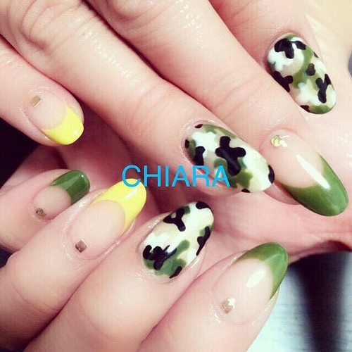 No 43 カモフラージュアートネイル 迷彩 フレンチ デート イベント お出かけ ネイルチップ ネイルシール 大人のネイル Chiaranails 通販 Creema クリーマ ハンドメイド 手作り クラフト作品の販売サイト