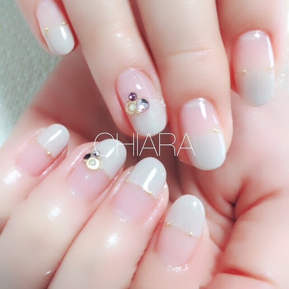 No 212 グレージュハーフフレンチ オフィス ブライダル お呼ばれ ネイルチップ ネイルシール 大人ネイルチップ Chiaranails 通販 Creema クリーマ ハンドメイド 手作り クラフト作品の販売サイト