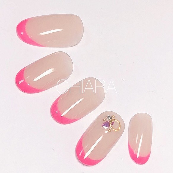 No 452 ネオンのスキニーフレンチ リーフホロ 大人ネイル ネオンピンク ネイルチップ ネイルシール 大人ネイルチップ Chiaranails 通販 Creema クリーマ ハンドメイド 手作り クラフト作品の販売サイト