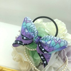 中央キラキラ♡ 淡い紫〜水色のグラデーション♡ 蝶々リボンのヘアゴム 1枚目の画像
