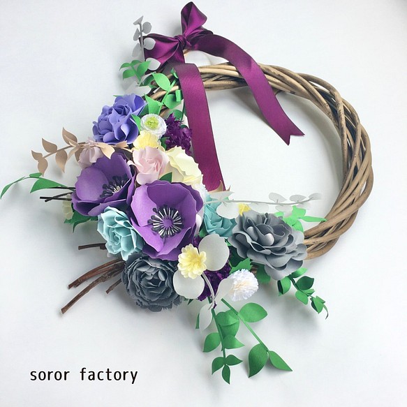 大輪の花が咲き誇る華やかな紫のハーフリース　L《ペーパーフラワー 》 1枚目の画像