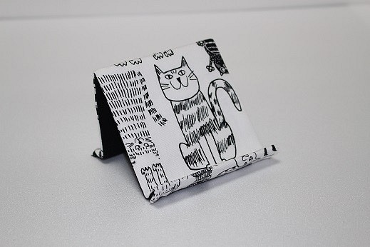 スマホスタンド☆かわいいネコ柄✧スマホの指定席に 1枚目の画像