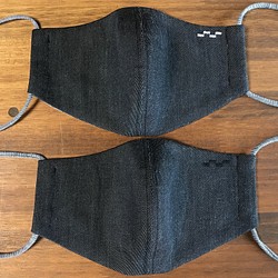ストレッチデニム＆ピンストライプ柄のサイドポケット付き立体マスク・LLサイズ（男性向け） 刺繍色：ブラック 1枚目の画像