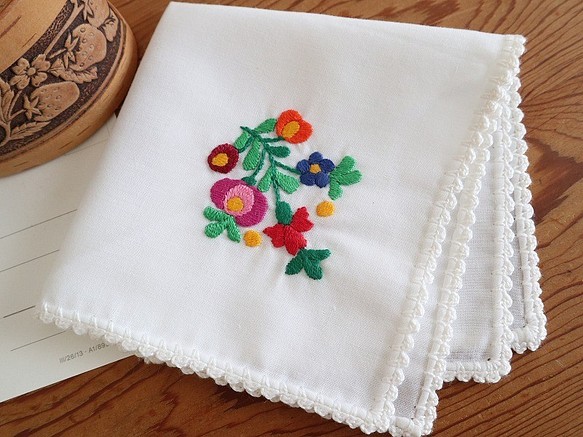 未使用品☆Swatow(スワトウ)☆刺繍ハンカチ - ハンカチ