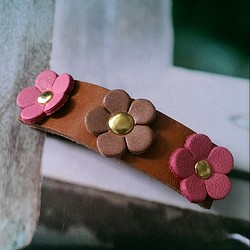 国産牛革☆レザー☆お花のミニバレッタ 1枚目の画像