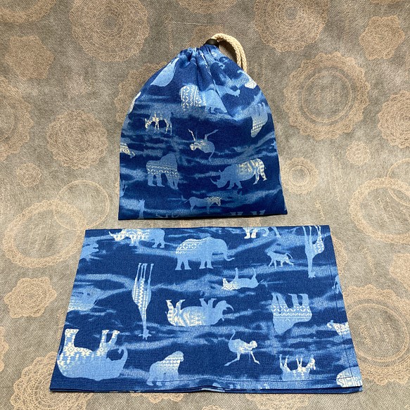 給食袋　巾着　二枚仕立て　ランチマット　ナフキン　40✖️60 大きいサイズ　男の子　動物　青　記名スペース有り 1枚目の画像