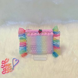 パステルグラデーションカラーのビニール Rainbow frill ポーチ（ポンポン/pink） 1枚目の画像