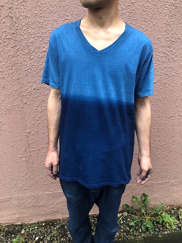 オールシーズンに活躍 藍染めツートンカラーVネックTシャツ Lサイズ 【即納！最大半額！】 浅葱色 男女兼用 一点物 渋藍
