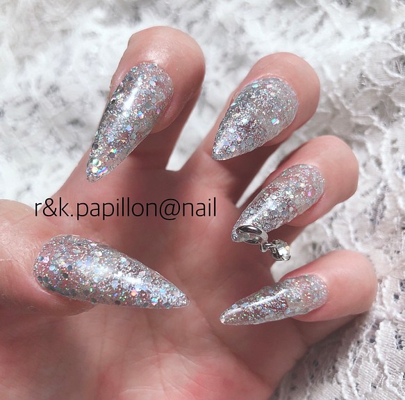 ネイルチップ ホワイトクリスマスネイル ネイルピアス クリスマスネイルsale ネイルチップ ネイルシール R K Papillon Nail 通販 Creema クリーマ ハンドメイド 手作り クラフト作品の販売サイト