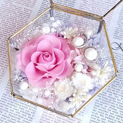 一輪のバラのアンティークガラス＊ローズピンクのリングピローＭサイズ 1枚目の画像