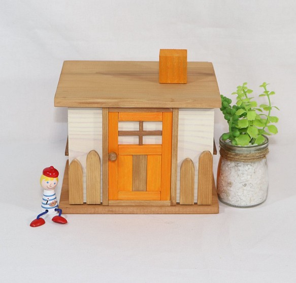 マスクケース　木製　かわいいお家（小）（オレンジ） 1枚目の画像