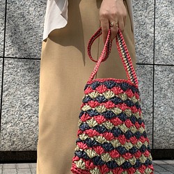 【一点限り】お花柄の網模様　カラフル　ショルダーバッグ　手編み 1枚目の画像