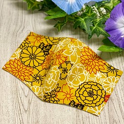 【夏マスク】Mサイズ 和風花柄 黄 綿と涼感加工ダブルガーゼで快適に 1枚目の画像