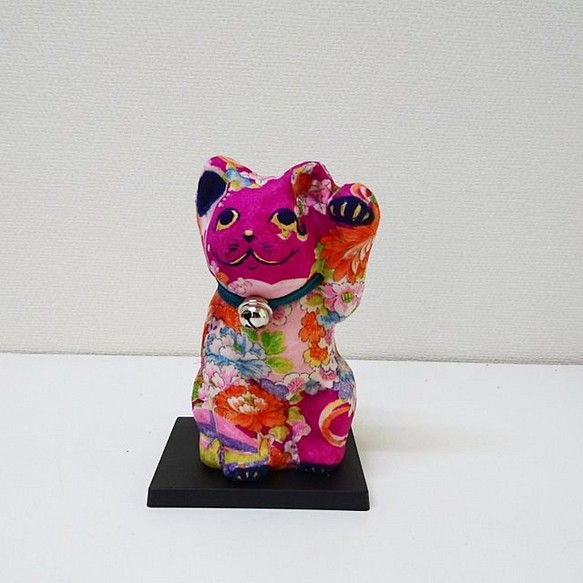 一閑張り張子 　“招きピンク猫” 1枚目の画像