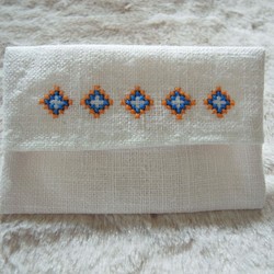 ポケットティッシュケース　ひし形（オレンジ・青） 刺繍 子供用 1枚目の画像