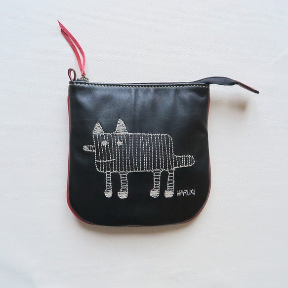 繡花袋黑×國際勞工組織項目狗的RED 第1張的照片
