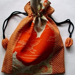 着物リメイク　花柄の長襦袢と絞りの羽織で作った巾着袋　１７９５ 1枚目の画像