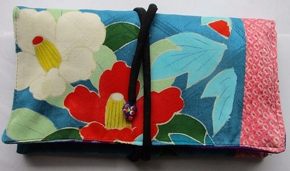 着物リメイク　花柄の振袖で作った和風財布　１８７８ 1枚目の画像