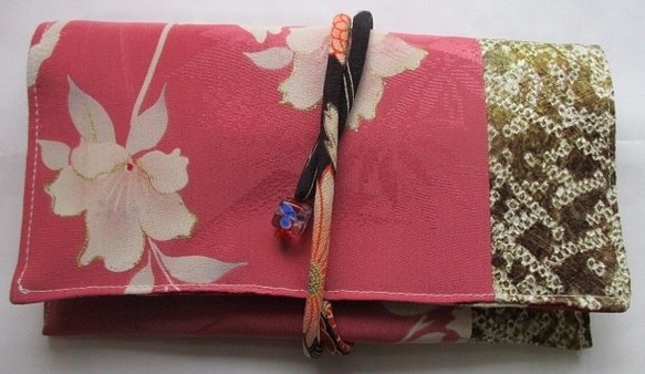 着物リメイク　絞りと花柄の着物で作った和風財布　２０５２ 1枚目の画像