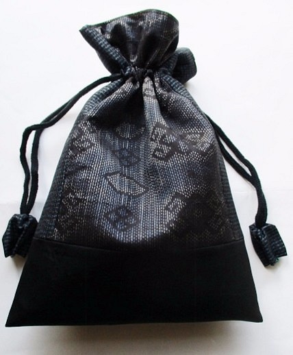 着物リメイク　藍大島で作った巾着袋　２１１５ 1枚目の画像