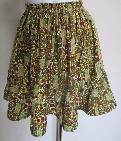 送料無料　花柄の着物で作ったミニスカート ２５９３ 1枚目の画像