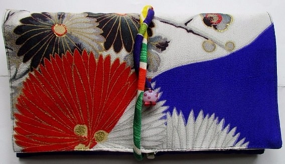 送料無料　花柄の着物で作った和風財布・ポーチ　３０１９ 1枚目の画像