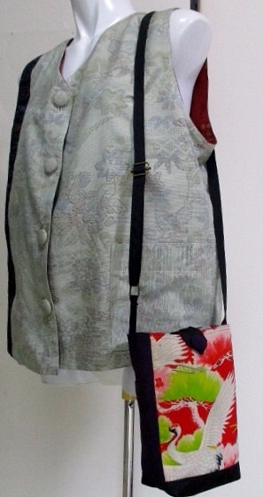 送料無料　鶴柄の着物で作ったポシェット　３０３４ 1枚目の画像