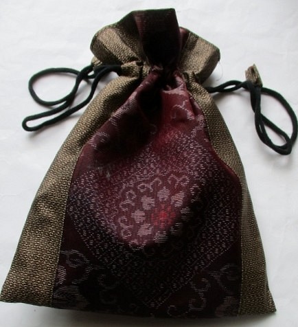 送料無料　大島紬で作った巾着袋　３９５２ 1枚目の画像