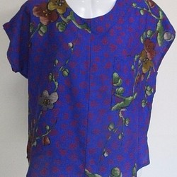 ４２８１　＃送料無料　梅の花柄の着物で作ったプルーオーバー 1枚目の画像