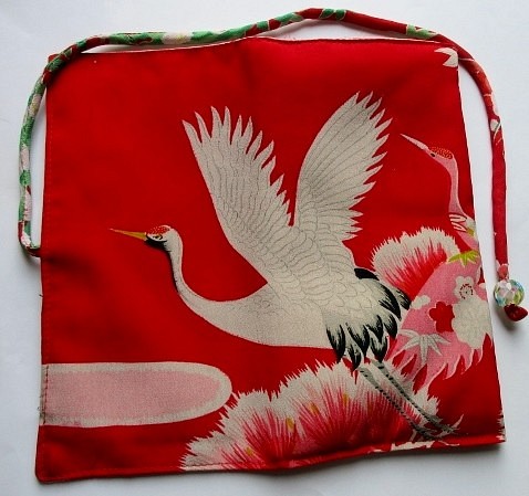 ４３０３　＃送料無料　鶴の柄の着物で作った和風財布・ポーチ 1枚目の画像