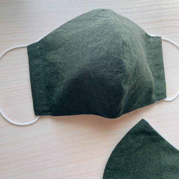【大きめ】立体布マスク（ダークグリーン）　緑　シンプル　ワントーン　マスク2020 1枚目の画像