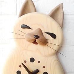 木の掛時計　うふ猫 1枚目の画像