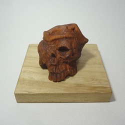 『 メメント・モリ 』　木彫刻 アート スカル  頭蓋骨　髑髏 芸術 アート 女性  松 手彫り 彫刻 　ウィッチ 1枚目の画像