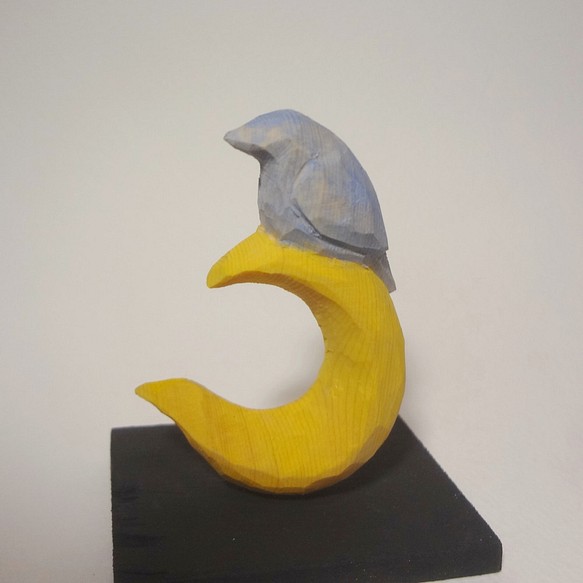 木彫刻 アート『 月と青い鳥 』動物 芸術 アート 手彫り 松 彫刻 佐藤