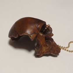 木彫刻 『 スカル 』 アート キーホルダー スカル  芸術 手彫り　彫刻 骸骨　髑髏　ドクロ 1枚目の画像