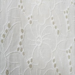 【刺繍生地】　インド綿100％【刺繍　WHITE】SBA-012　 98cm巾×50㎝　カット生地 1枚目の画像