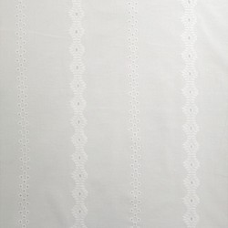 ◆SALE◆【刺繍生地】　インド綿100％【刺繍　WHITE】15E-006  110cm巾×50㎝　カット生地 1枚目の画像