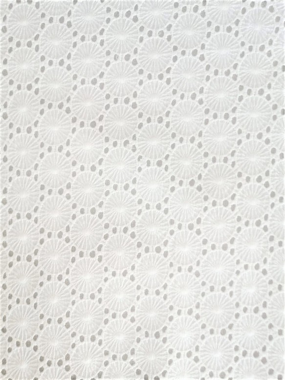 【刺繍生地】　インド綿100％【刺繍　WHITE】SBA-018　 100cm巾×50㎝　カット生地 1枚目の画像
