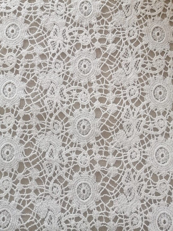 【刺繍生地】　インド綿100％【刺繍　WHITE】SBA-028　 120ｃm巾×50㎝　カット生地 1枚目の画像