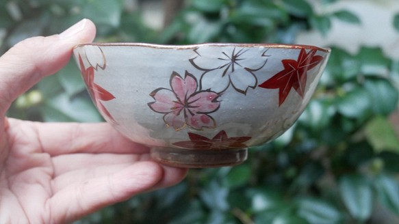 京焼・清水焼 色絵　ご飯茶碗 (大）（絵柄　桜と紅葉） 1枚目の画像