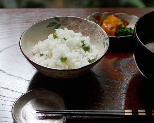 京焼・清水焼 ご飯茶碗 桜・イッチン/金彩 サイズ：大 茶碗・めし碗