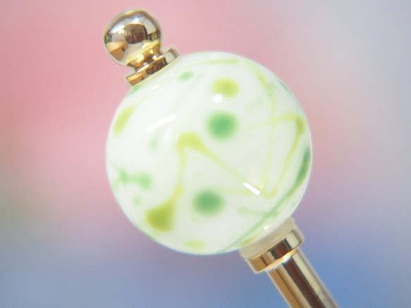 水風船模様とんぼ玉のかんざし 白×緑 1枚目の画像