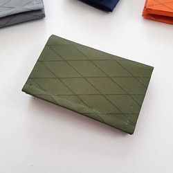 小さくて薄くて軽いお財布 Olive オリーブ色 防水生地 X-PAC 三つ折り ミニマム シンプル カード パスケース 1枚目の画像