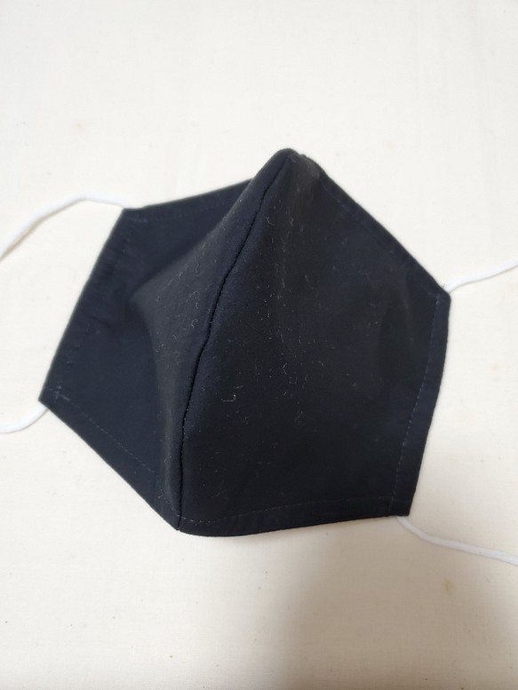 シンプル無地黒、３層立体マスク フィルターポケット付き 1枚目の画像