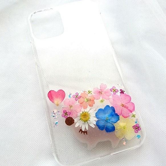 可愛いお花でおめかしハリネズミ♡押し花iphoneケース/押し花ケース 1枚目の画像