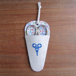 カルトナージュのシザーケース　ハサミ刺繍　小花 1枚目の画像