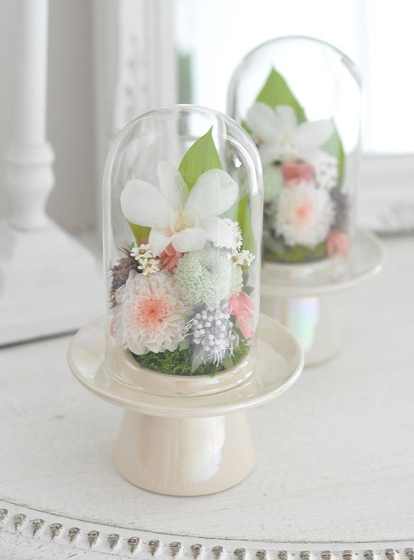 再販【仏花】繊細なデンファレ、小菊の美しい　ガラスドーム仏花、お供え花 1枚目の画像